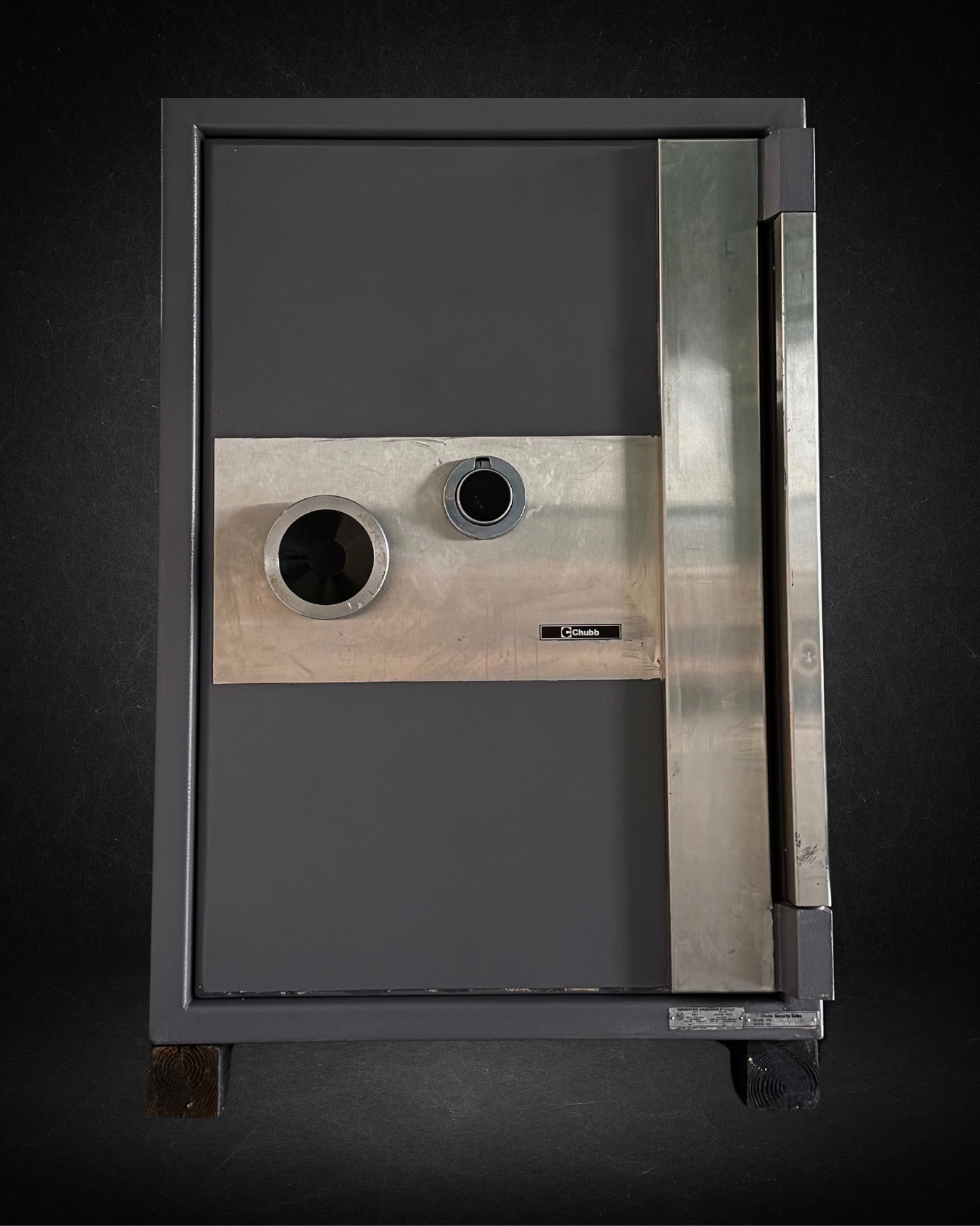 pre-owned chubb 3420 trtl-30 high-security safe front angle showroom toronto